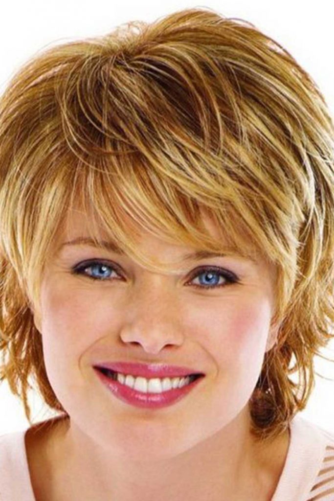 Popular Short Haircuts for Round Face