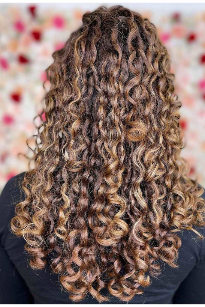 Popular Hairstyles for Long Curly Hairs in 2022